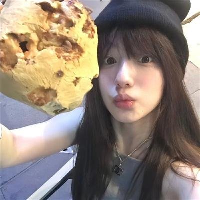 秦总你闺女又去摆地摊了